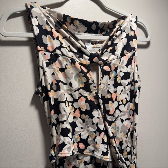 DVF Sleeveless Midi Dress Floral Pattern Neck Detail Wrap Around 100% Silk 6/M - Picture 4 of 16